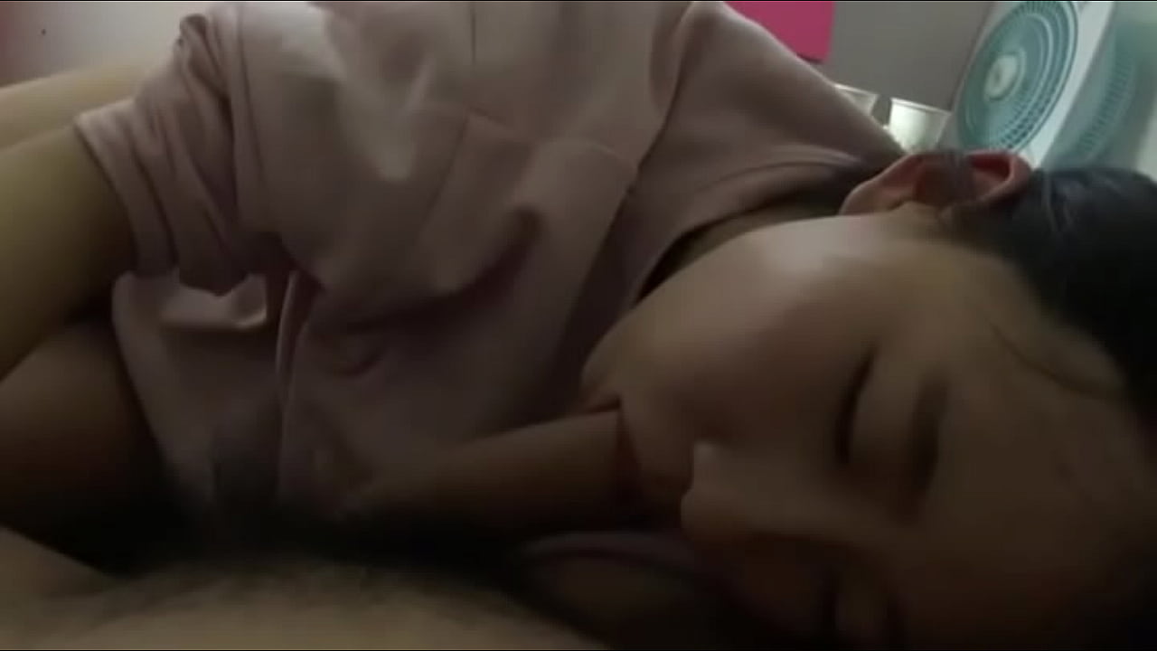 Huấn luyện thổi kèn cho em sinh viên năm nhất cực sung